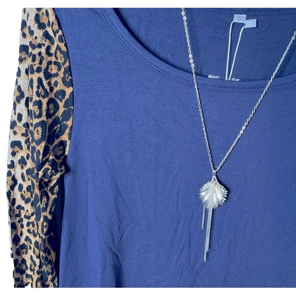VIISHOW Women's SMALL Long Sleeve Leopard Print Navy Blue Asymmetrical Top NEW! - Picture 2 of 8